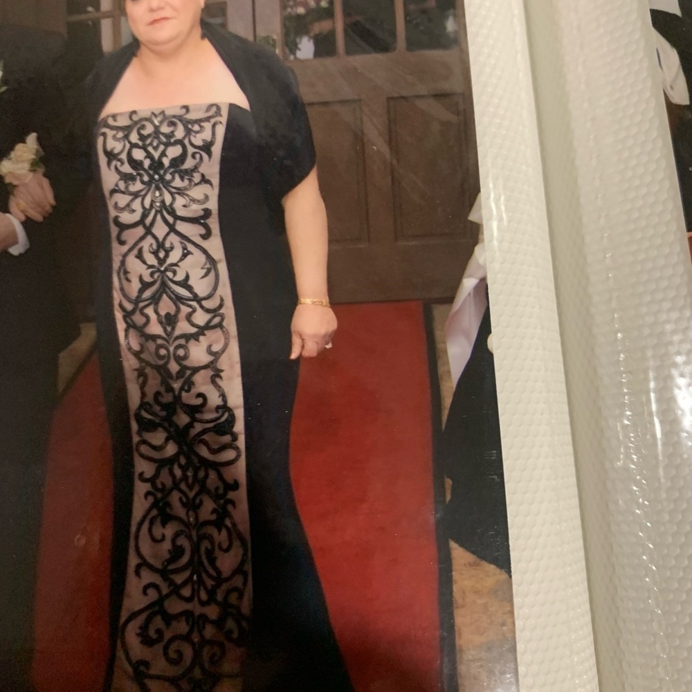 Dress - Picture 8 of 9